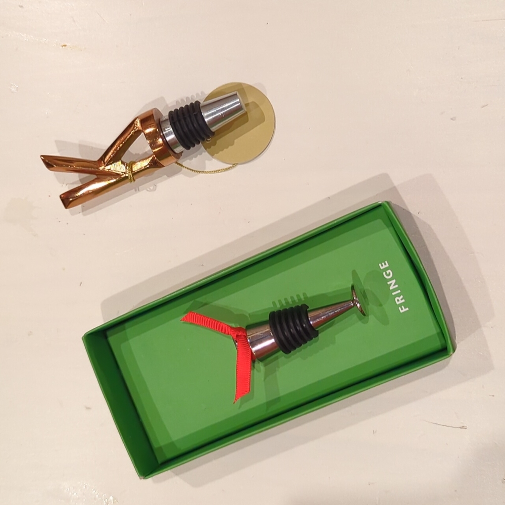 New 2 Wine Stoppers